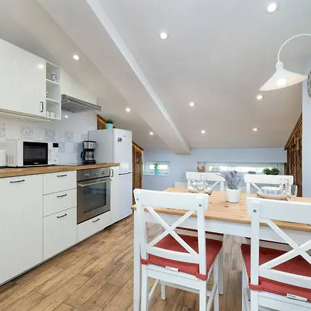 Slowacki Avenue Family Apartments Cracow By Noclegi Renters-2
